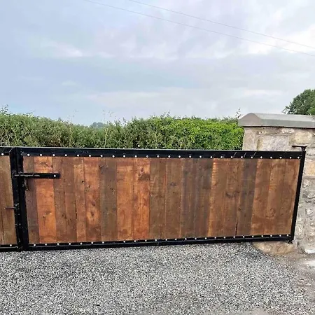 Tom Rocky's Farmyard Hotel