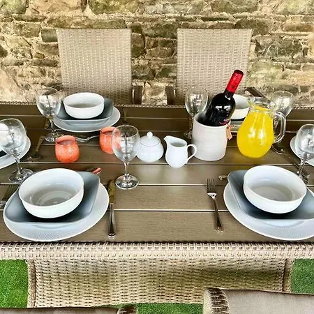 Tom Rocky's Farmyard 3*