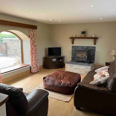 Tom Rocky's Farmyard 템플모어