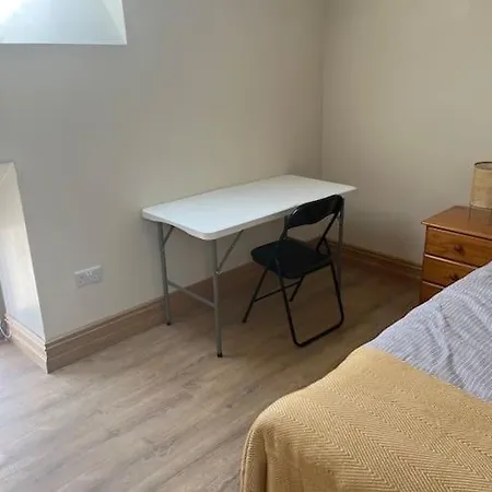 Tom Rocky's Farmyard Hotel Templemore